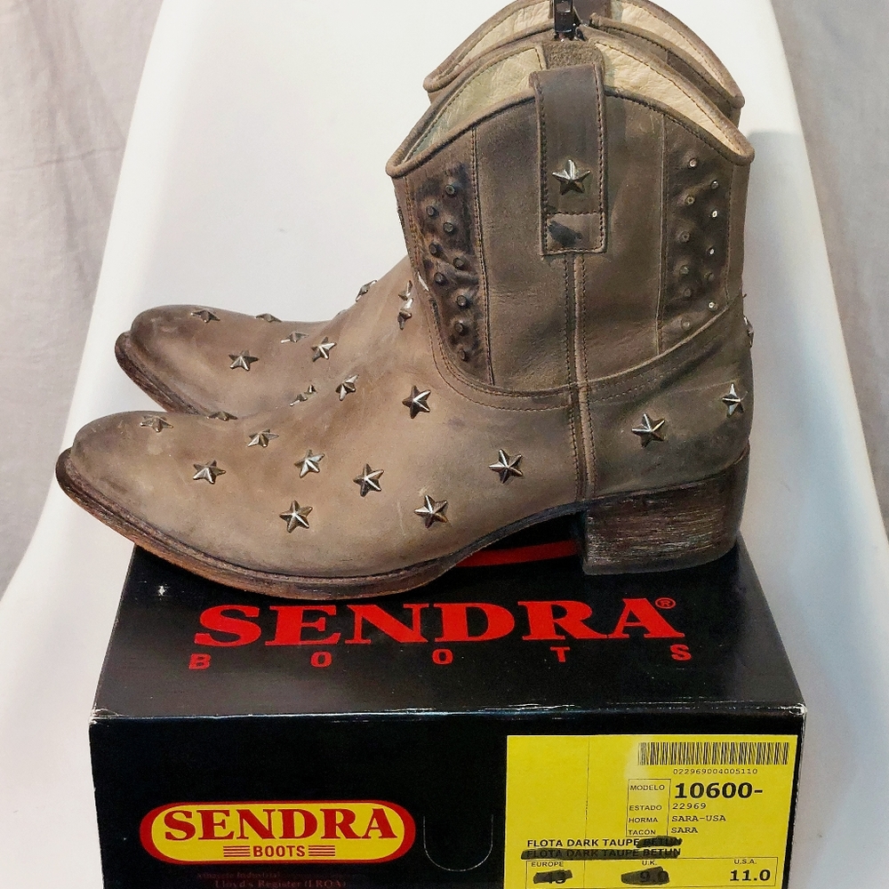 Sendra studded taupe leather low western boots, EU43/11